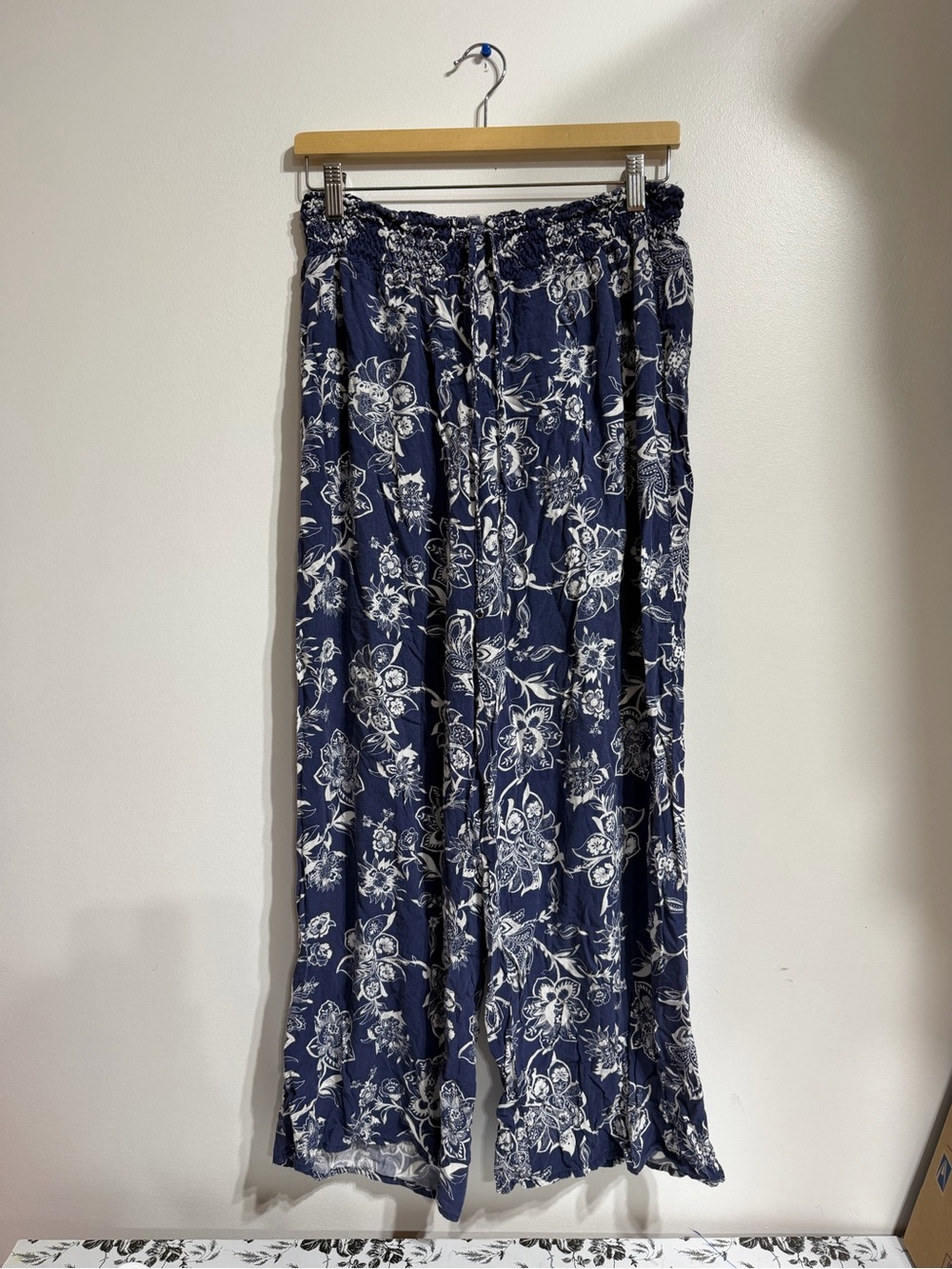 One 5 One Navy Blue White Floral Wide Leg Smocked Waist Pants Size XL